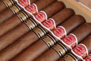 Swiss-Cuban-Cigars-Romeo-y-Julieta.jpg