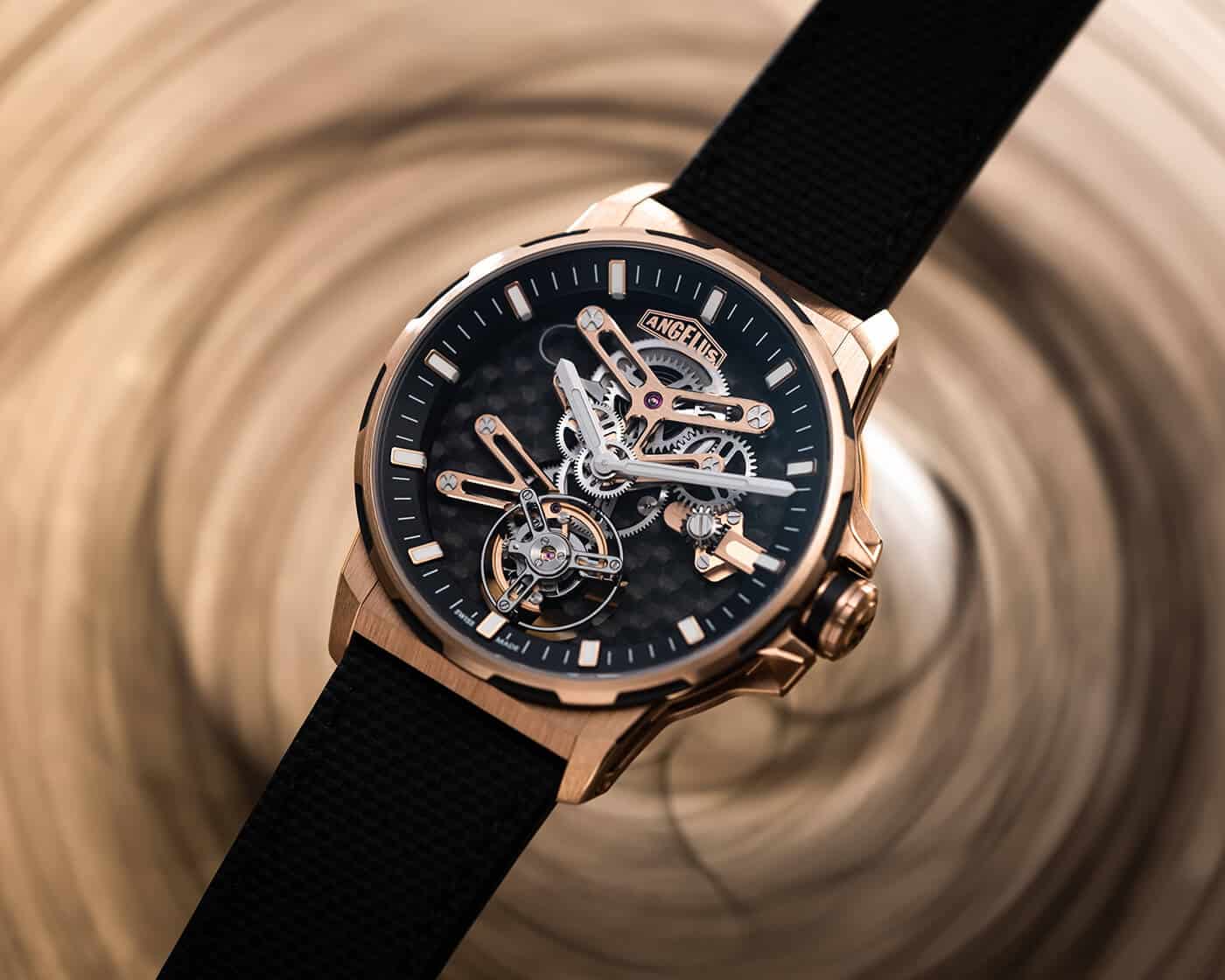 Tourbillon volante de oro y carbono Angeus