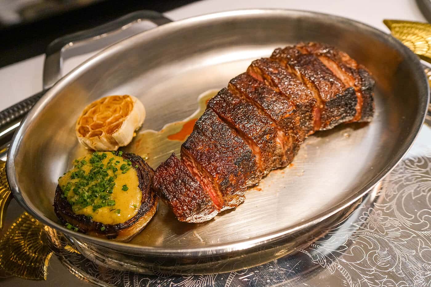 Filete de lomo de Nueva York en Dirty French Steakhouse, Miami Brickell