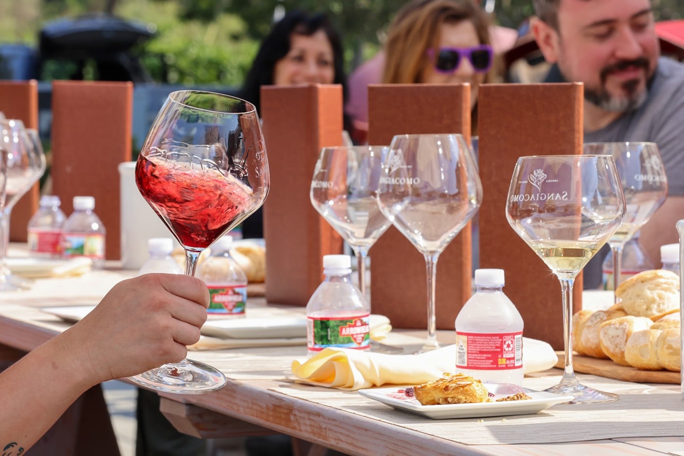 Degustación de vinos de Sangiacomo - foto cortesía de los viticultores del condado de Sonoma