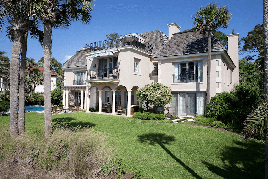 Descubre-8-magnificas-mansiones-de-vacaciones-Vrbo-Lowcountry.png