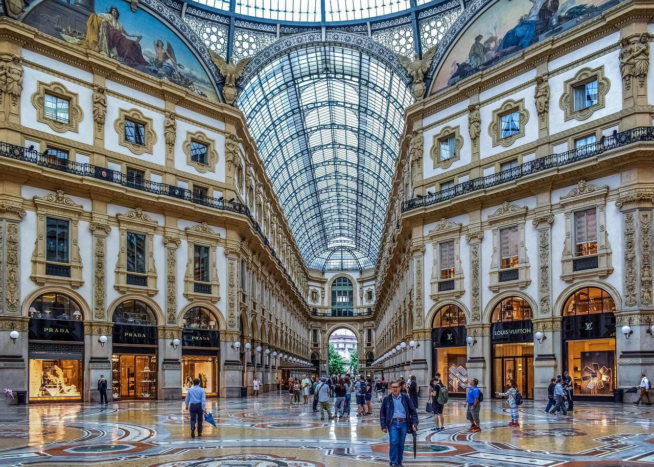 Galleria Vittorio Emanuele II Luxury Mall destino Milán Italia