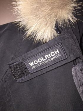 logotipo de la etiqueta Woolrich genuino