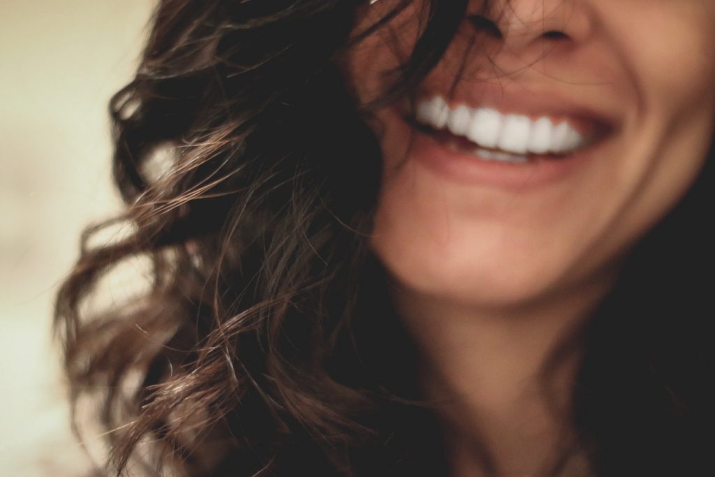 bonitos dientes blancos