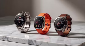 Colección de relojes inteligentes de lujo incluyendo TAG Heuer Connected, Apple Watch Ultra Hermès y Garmin MARQ sobre superficie de mármol