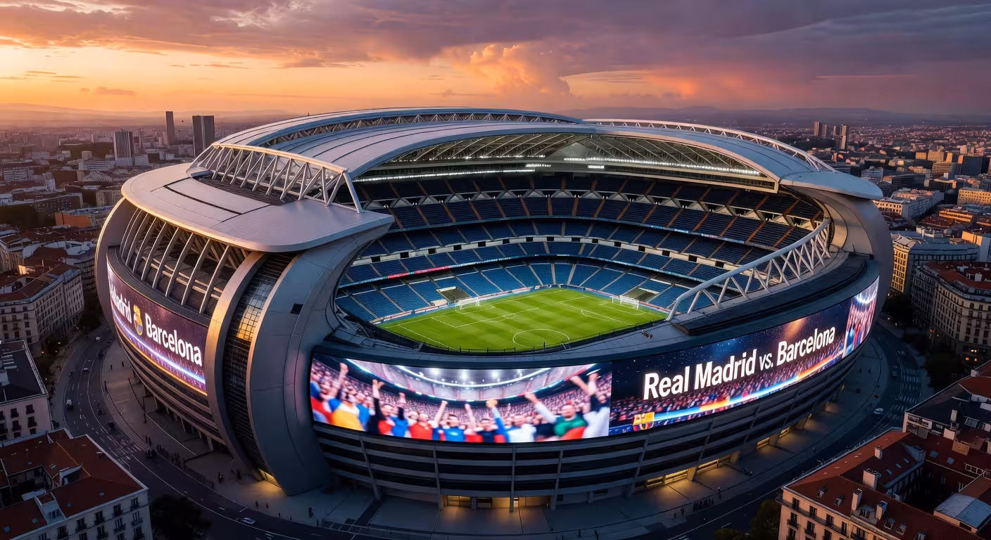 Escapadas urbanas a los estadios de fútbol europeos más espectaculares Vista aérea del moderno estadio Santiago Bernabéu de Madrid al atardecer con su espectacular fachada LED y techo retráctil