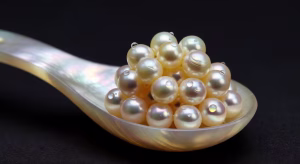 Caviar Almas blanco de esturión beluga albino, el alimento más caro del mundo