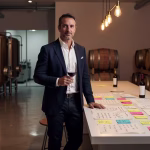 Bruno Colomer, enólogo de Codorníu, trabajando en el Celler Jaume con su escritorio de notas y fórmulas