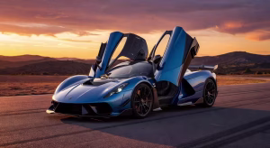Hennessey Venom F5 Roadster: el hipercoche americano definitivo Hennessey Venom F5 Roadster azul con techo de fibra de carbono extraíble en circuito al atardecer
