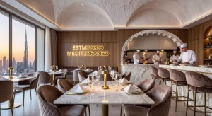 Los 5 chefs más famosos de Oriente Medio Interior de restaurante de lujo en Dubai con estilo mediterráneo moderno y ambiente sofisticado