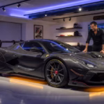 La pasión por los coches: personalización, tuning y el vínculo emocional con el automóvil Coche deportivo de lujo personalizado con kit de carrocería en fibra de carbono y llantas forjadas en garaje moderno
